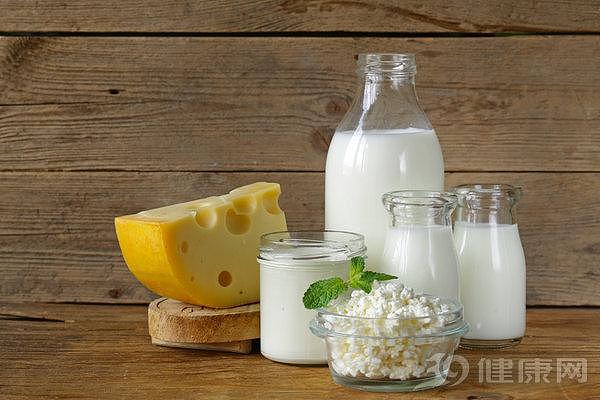 BMJ研究：每天能坚持喝两种奶身体好，有助于延长寿命！值得一看