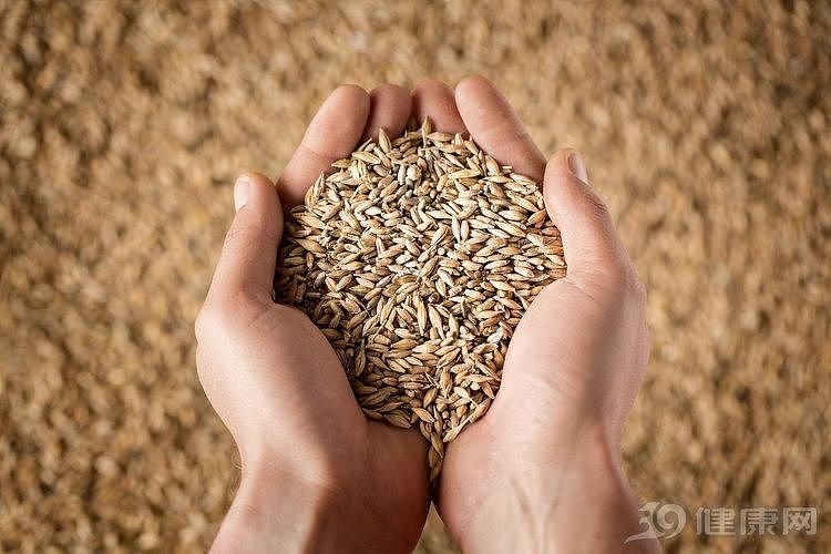 小麦粉安全报告：八成“呕吐毒素”超标，五得利、香满园等上榜