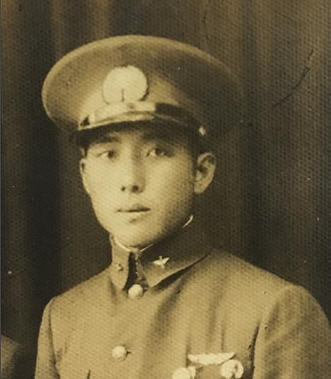中国飞行员被包围后自尽，高喊“中国无被俘空军”，日军为其建坟