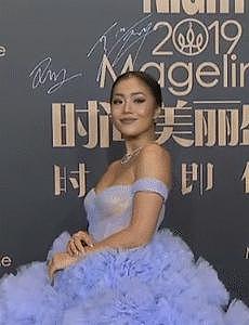 美人计 | 从“土创菊姐”到全场最佳，王菊红毯上那一jio真的有底气