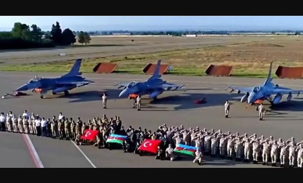 巅峰对决：土耳其空军现身阿塞拜疆，或将苏30与F16超级空战