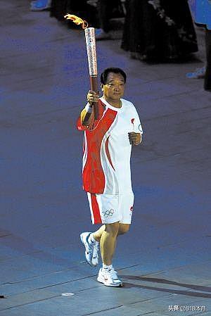许海峰:北京奥运本来安排我最后点火,但我太胖放弃了,才给了李宁