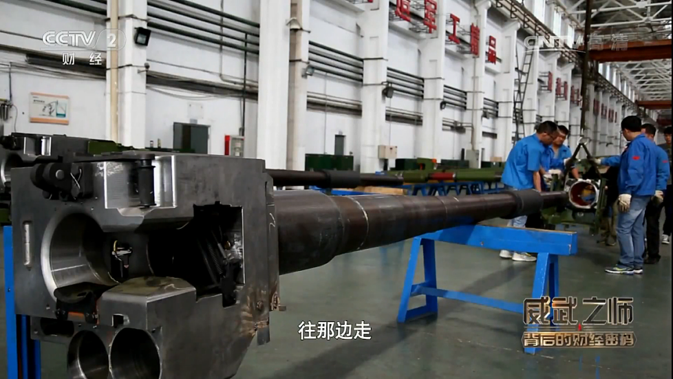 内膛光滑如镜子！中国最强坦克炮如何制作？