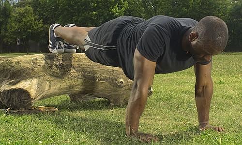 几大徒手训练动作，在家就能锻炼身体，提高肌肉维度