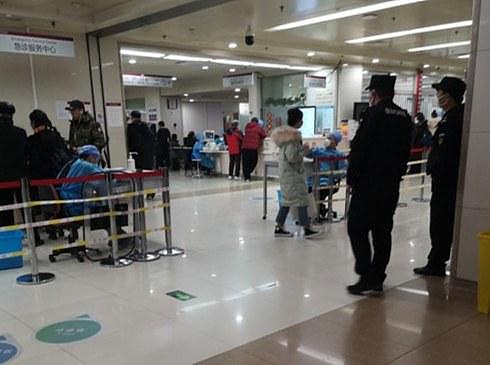 肺炎有15名医务人员被感染，朝阳医院呼吸科医生还被刀砍，心寒