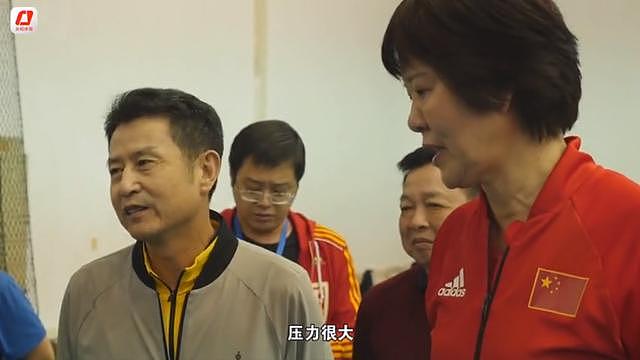 62岁陈忠和探班中国女排：我是退休老人轻松了 心疼郎平奥运压力大