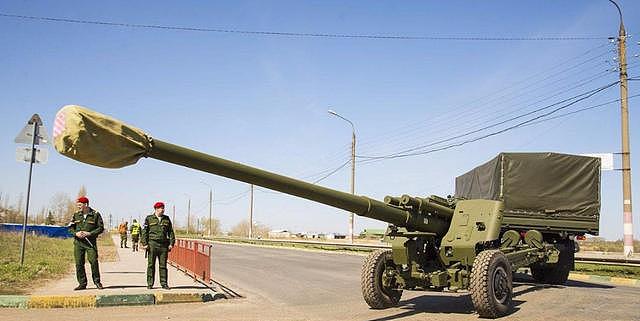 俄式风格浓郁，俄军公开新型卡车炮，全人工操作降低使用成本