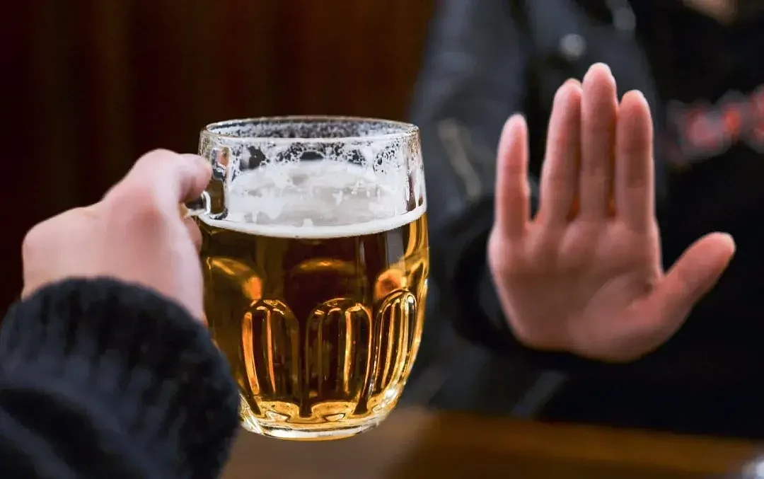 屎能治病？新研究表明，粪菌移植可减少酒精肝患者对饮酒的渴望