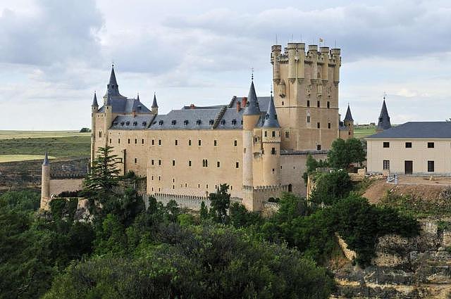 一起云旅游：盘点世界上最豪华的10座城堡，能感受到贵族的气息
