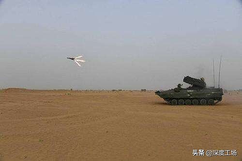 反坦克导弹掩护，印度T-90坦克边境渡河：小心翼翼就怕遭偷袭
