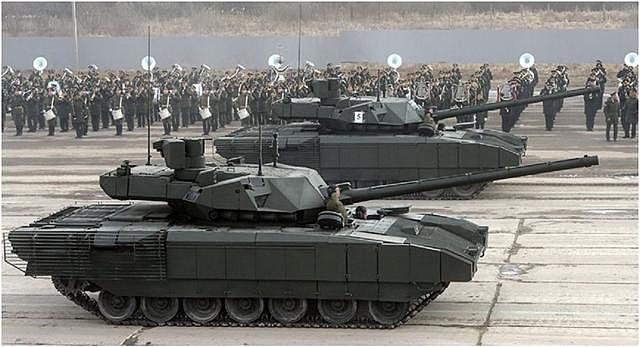 俄军一改粗糙风格，一个走心设计让官兵叫好，坦克装上了移动厕所