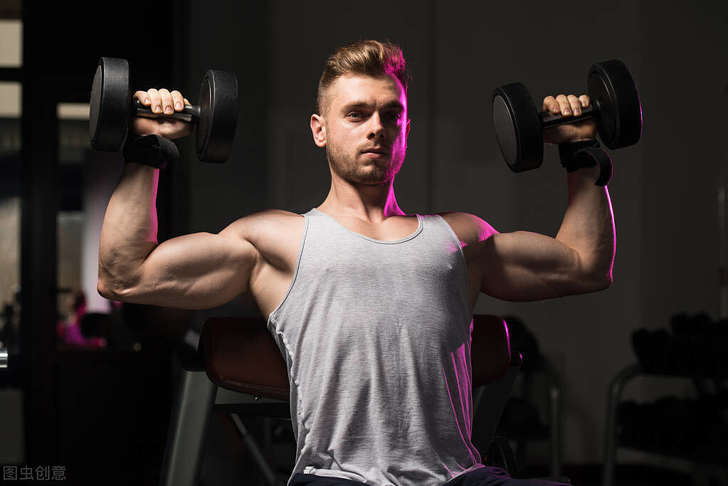 光吃蛋白粉不健身的人，能练出肌肉身材吗？