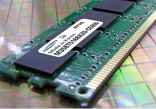 DDR4内存价格暴跌，网友：都怪中国厂商，能生产DDR4内存了