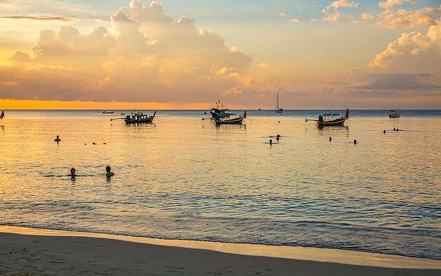 海岛游：情侣旅行的10个最佳浪漫度假胜地，海洋沙滩阳光热辣辣