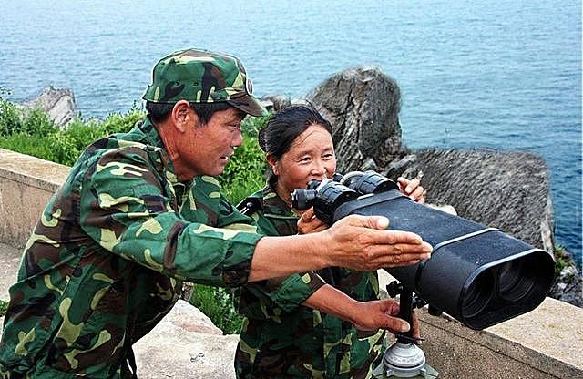 黄海一座人迹罕至的岛，无树无电无淡水，中国一夫妇自愿坚守32年