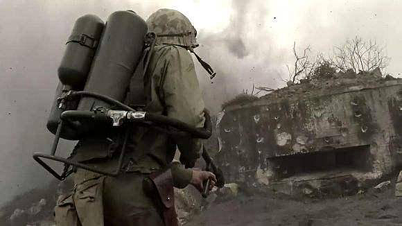 二战日军最怕的喷火器：藏在战壕都躲不掉，只能被活活烧成焦炭
