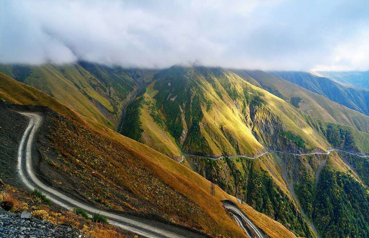 旅行看世界：盘点全球最危险的10条道路，中国一处上榜