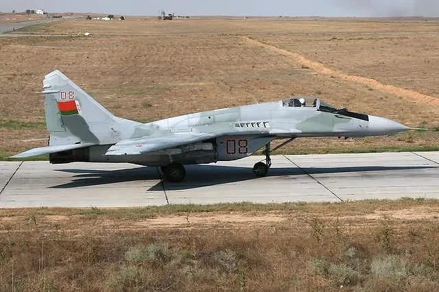 中国“枭龙”战斗机打得过俄罗斯米格-29吗？