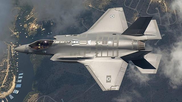 F-35飞行时被S-400发现，美将军指出击落F-35最佳时刻，唯一弱点