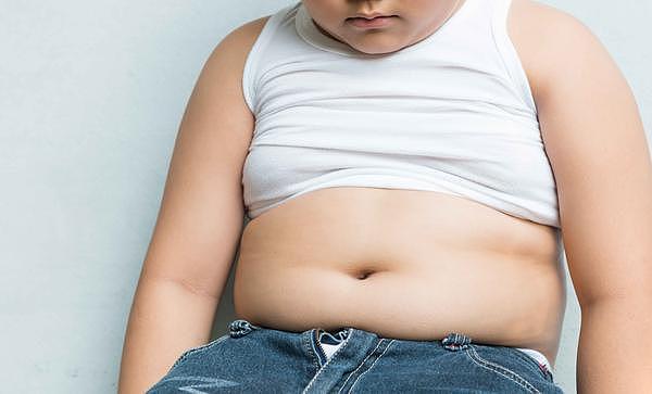 孩子胖点没关系？这篇研究揭示：儿童肥胖，要比中年发福更可怕