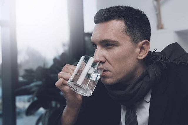 白开水放凉后，小心成为“慢性毒药”？数据告知你，究竟能否喝？