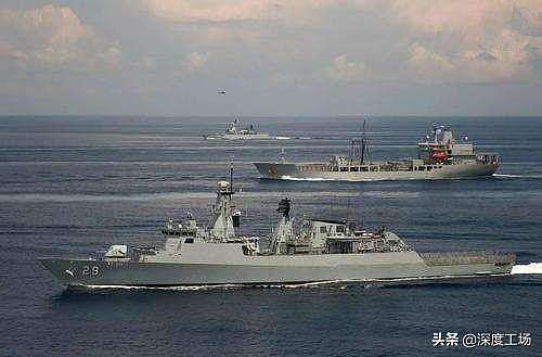 越南渔船炸弹袭击马来西亚海警船，大马力猛烈撞击：突击步枪开火