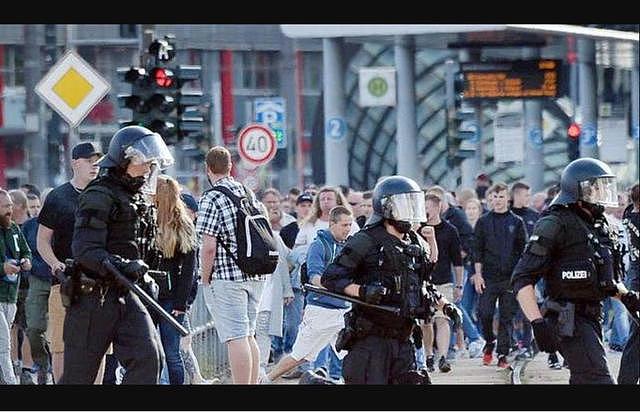 要自由，不要戴口罩！德国爆发万人抗议，这回默克尔该咋办？