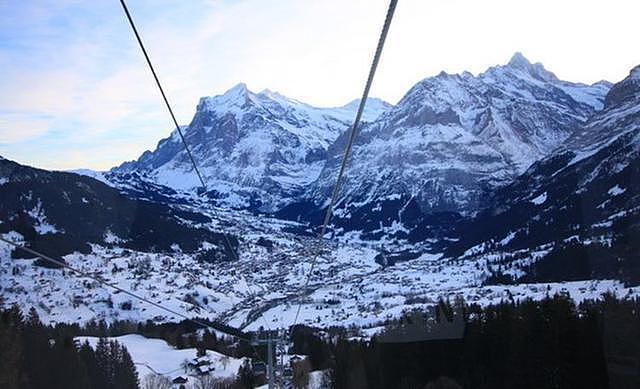 童话小镇：探寻世界第3长的瑞士梅利菲索道，能无死角地欣赏美景