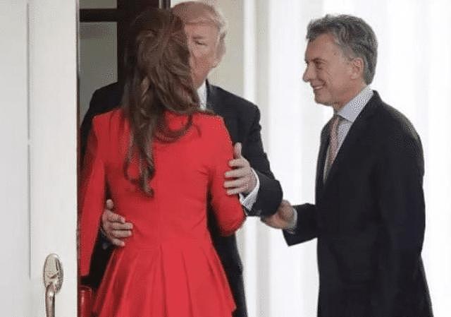 阿根廷第一夫人三婚嫁总统，特朗普见面索吻，老公欲言又止太可爱