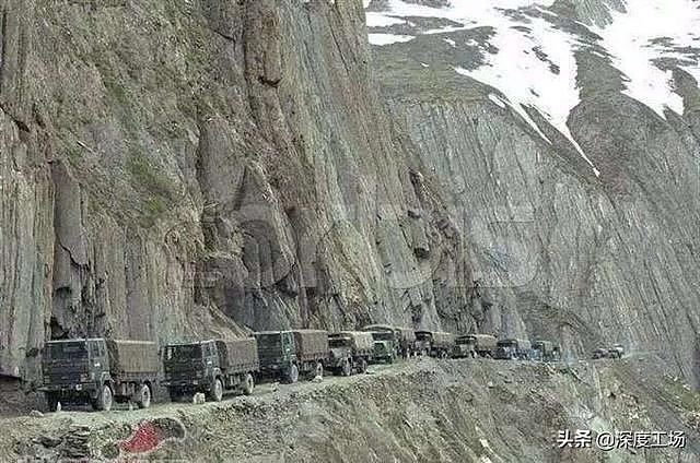 印度买韩国武器，扼守拉达克天险：数万印军生死线3米宽悬崖公路