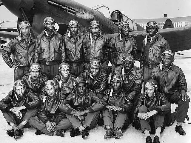美军史上首支黑人飞行队，战绩优异让敌人敬佩，黑人权利运动先驱