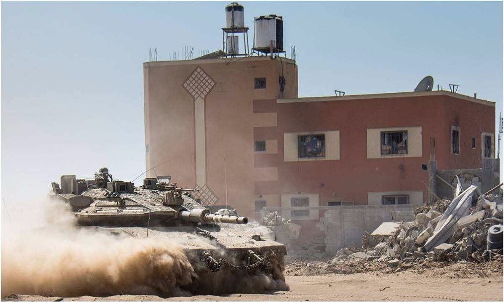 阿以化敌为友之际，以军重装甲部队趁机出动，摧毁哈马斯前沿阵地