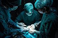手术室里的“潜规则”：患者不能穿衣服？医生手术时不穿内裤？