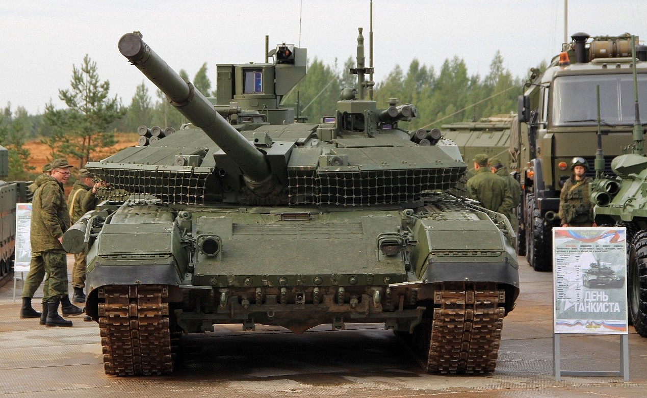 俄罗斯造出“坦克彩蛋”：开坦克打真人CS，一炮将对方轰变色