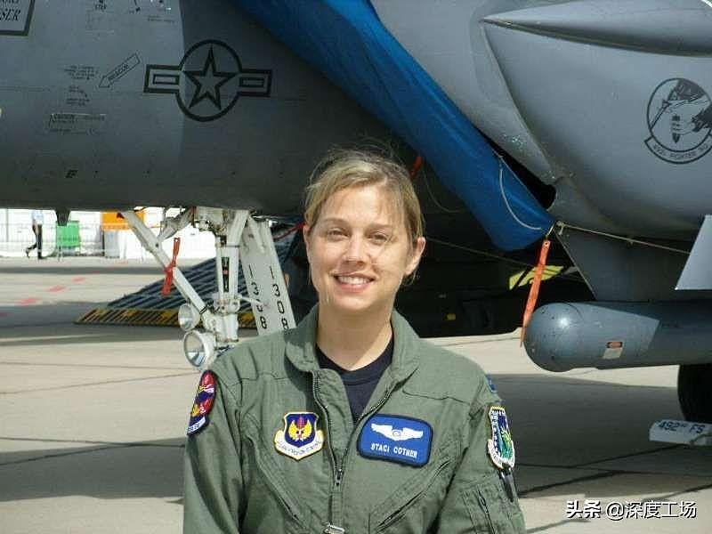 美军解决女性飞行员小便问题：必须容纳3.9升，提出六大要求