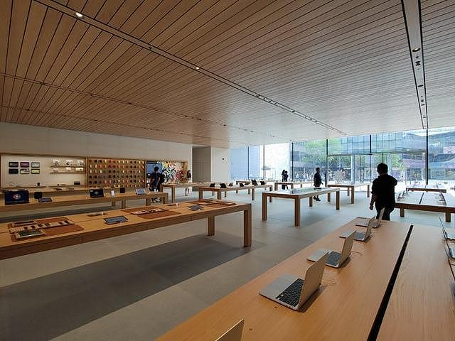 中国第一家的 Apple Store 关了，它在 50 米之外焕然新生
