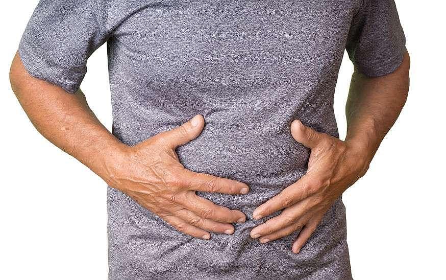 忽视胃溃疡会怎样？饭后出现4个症状时，胃癌可能已“找上门”