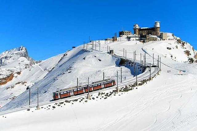 冰川之城：瑞士采尔马特欧洲顶级滑雪场，在阿尔卑斯山中熠熠生辉