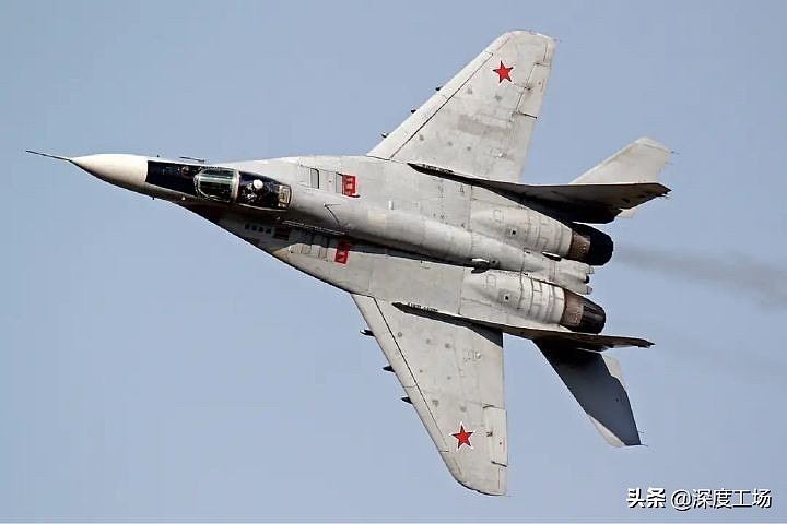米格29遭美式导弹击落，俄罗斯飞行员火线跳伞：特种兵紧急救援