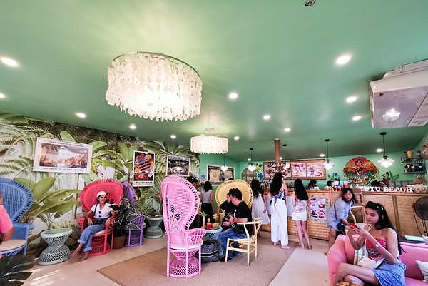 旅行看世界：泰国芭提雅梦幻沙滩咖啡厅，有机会一定要去看看