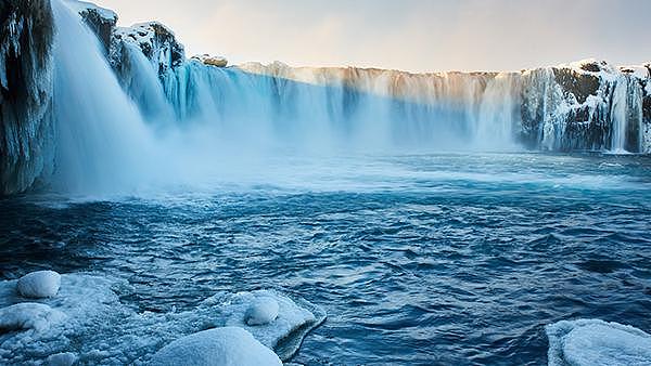 云旅游：去一次不够！冰岛迷必回访的七大旅游景点，一起看看吧
