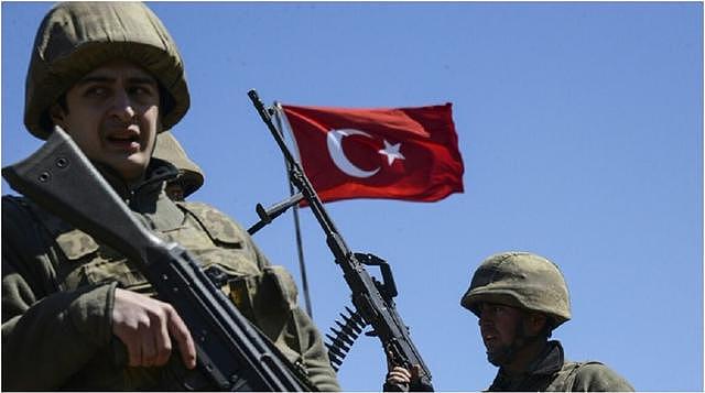 炮兵群已待命，大战一触即发，土耳其锁定叙利亚，只等一声令下