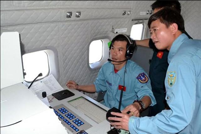 越南的鹰眼：C-212-400空中霸王警戒机，每七架摔一架的寡妇机