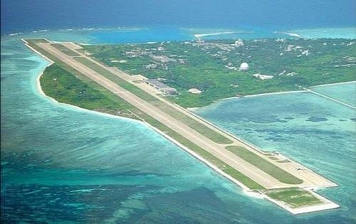 不怀好意，美国刚发布永兴岛卫星照片，立刻派遣轰炸机增兵关岛
