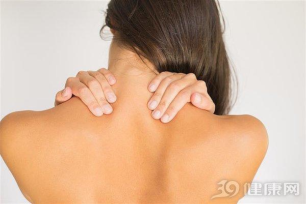 肩颈酸痛尽量别去按摩，越按越严重，学会3招告别肩颈问题