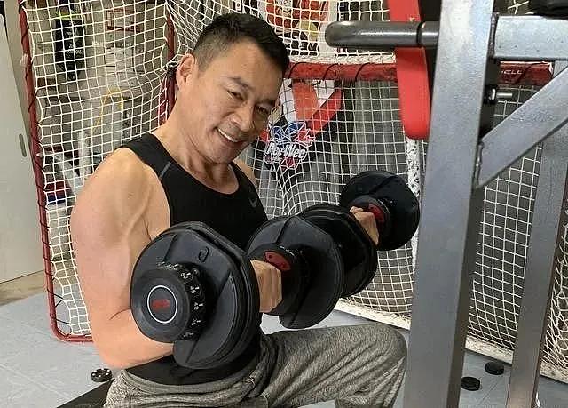 43岁言承旭大秀健硕身材，网友：肌肉比很多健身教练好