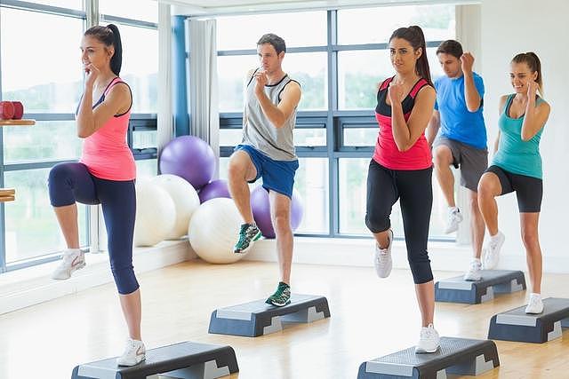 几大徒手训练动作，在家就能锻炼身体，提高肌肉维度