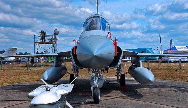 确定了！枭龙-3战机将统治南亚天空，相控阵雷达碾压美制F-35