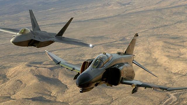 F-22飞行员遇到伊朗战机打招呼！伊朗人则简单粗暴：击落美军机