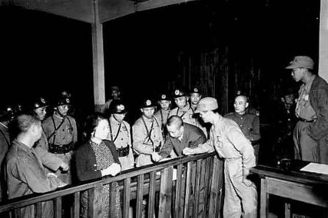 1949年，曾匿藏298箱绝密文件因叛徒被捕，牺牲前一张照片成经典